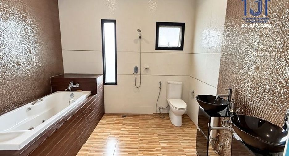 For sale 4 bedrooms house in Bueng Kum, Bangkok