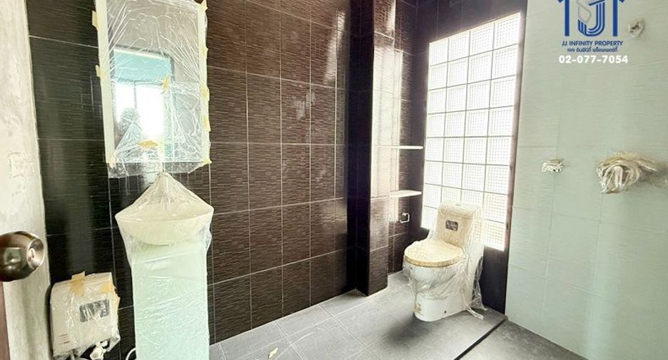 For sale 4 bedrooms house in Bueng Kum, Bangkok