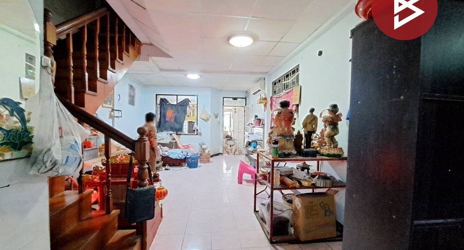 Casa adosada en venta de 3 habitaciones en Mueang Nakhon Pathom, Nakhon Pathom