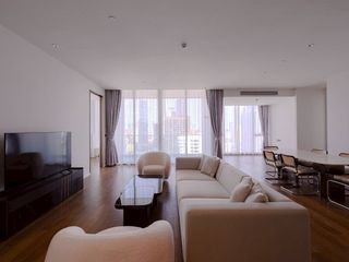 For rent 3 bedrooms condo in Khlong Toei, Bangkok