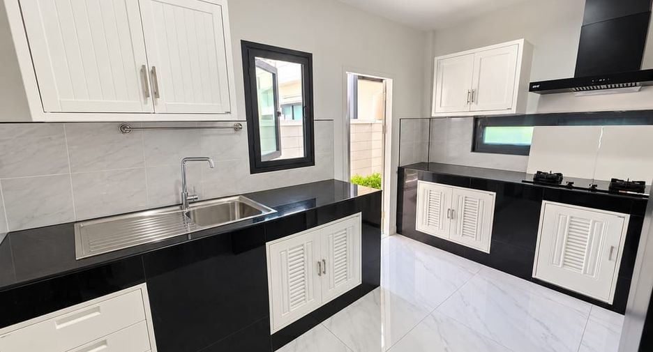 For sale 4 bedrooms house in Bang Lamung, Chonburi