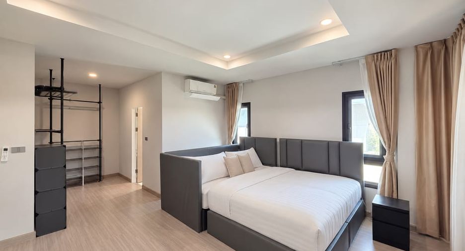 For sale 4 bedrooms house in Bang Lamung, Chonburi