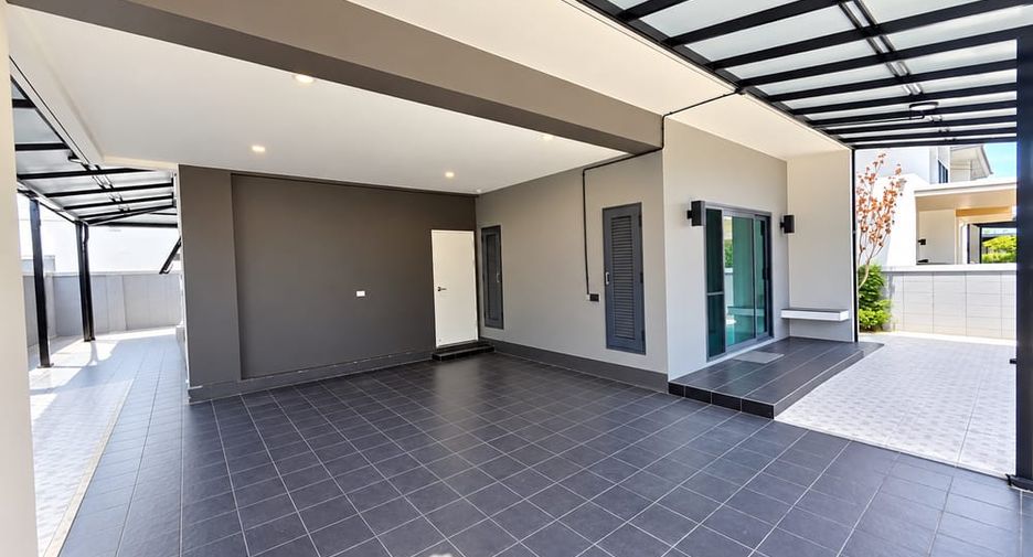 For sale 4 bedrooms house in Bang Lamung, Chonburi