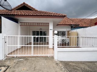 À vendre 2 chambres maison de ville à Bang Lamung, Chonburi