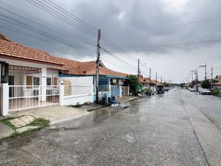 À vendre 2 chambres maison de ville à Bang Lamung, Chonburi