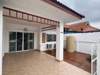 À vendre 2 chambres maison de ville à Bang Lamung, Chonburi