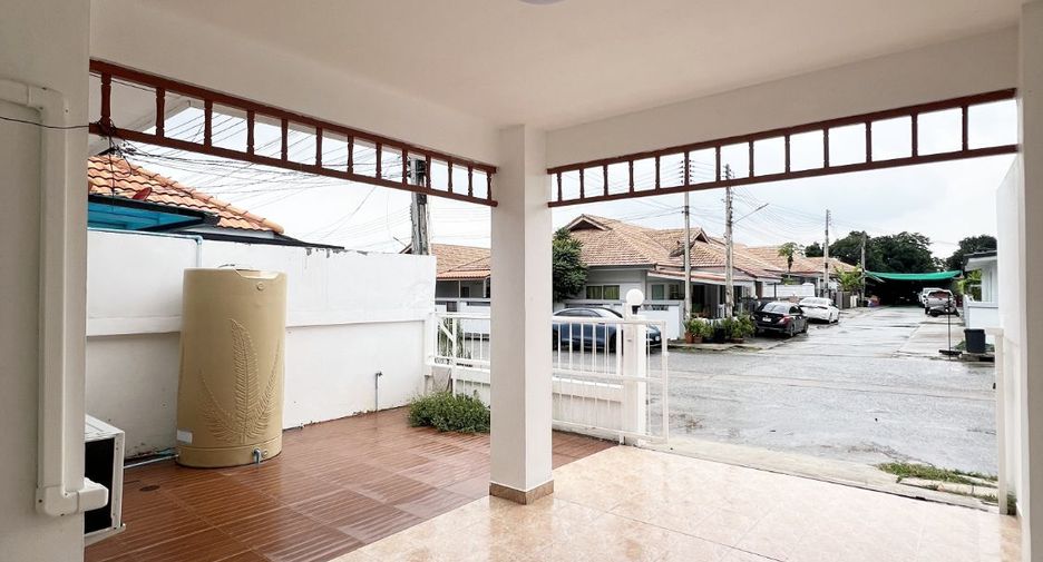 À vendre 2 chambres maison de ville à Bang Lamung, Chonburi