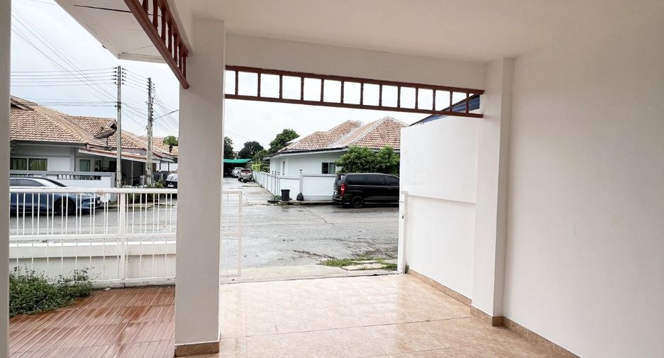 À vendre 2 chambres maison de ville à Bang Lamung, Chonburi