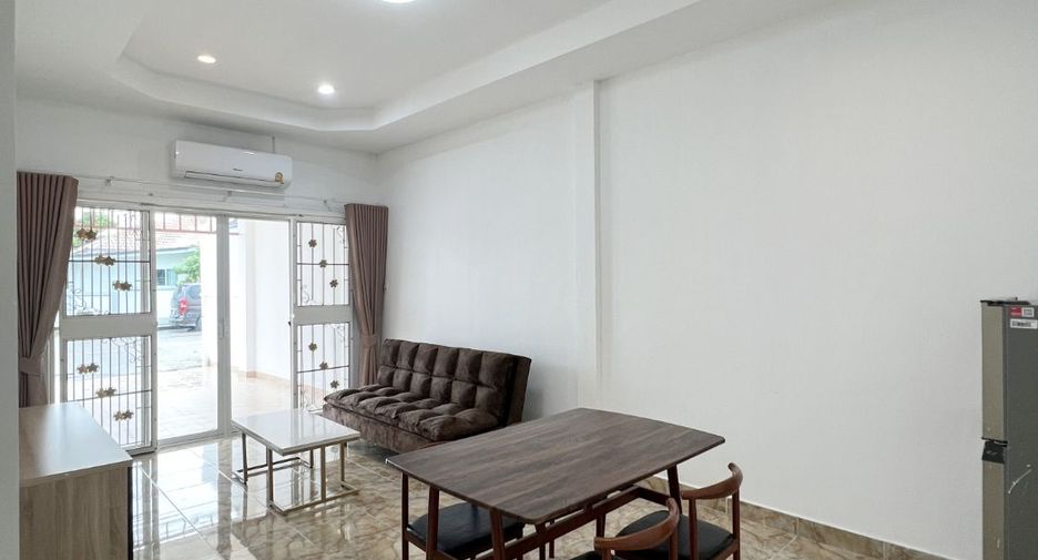 À vendre 2 chambres maison de ville à Bang Lamung, Chonburi