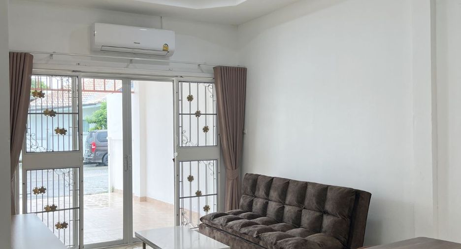 À vendre 2 chambres maison de ville à Bang Lamung, Chonburi