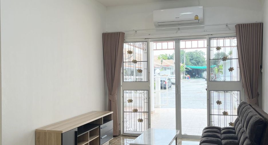 À vendre 2 chambres maison de ville à Bang Lamung, Chonburi