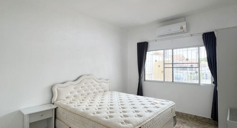 À vendre 2 chambres maison de ville à Bang Lamung, Chonburi