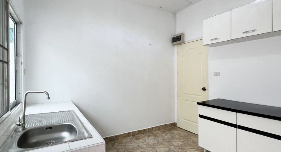 À vendre 2 chambres maison de ville à Bang Lamung, Chonburi