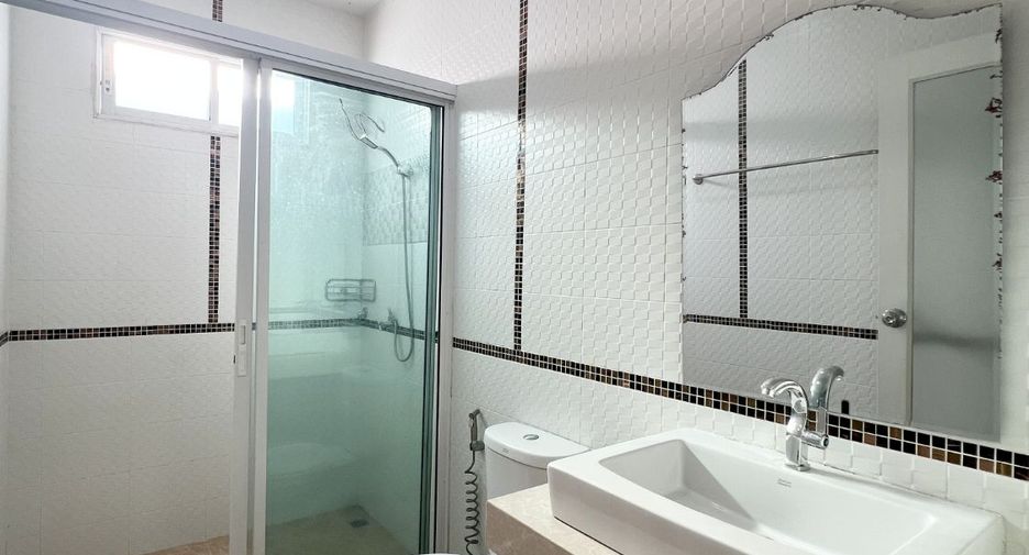 For sale 3 bedrooms house in Bang Lamung, Chonburi