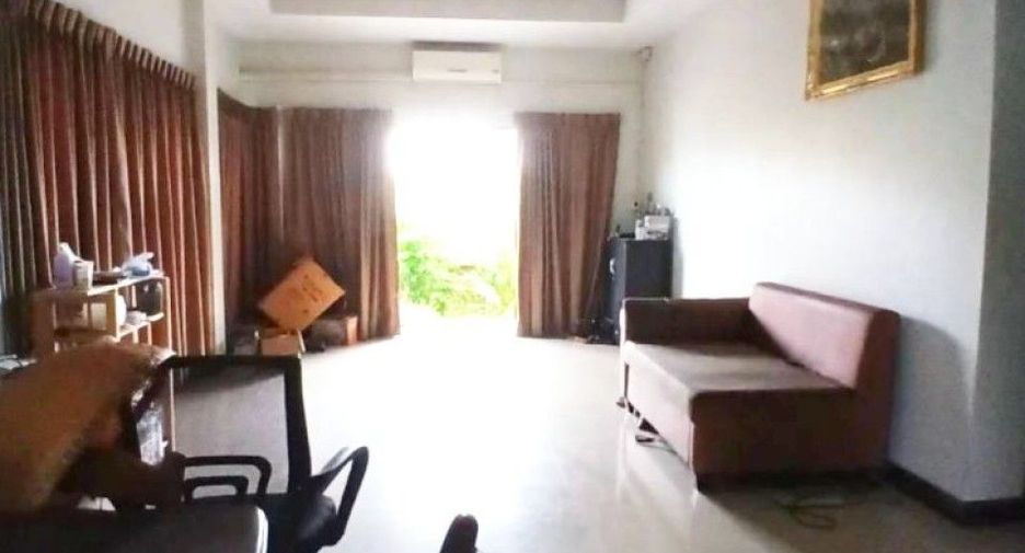Casa en venta de 3 habitaciones en Sam Phran, Nakhon Pathom