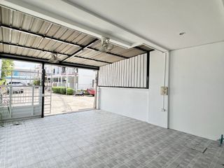 À vendre 2 chambres maison de ville à Bang Lamung, Chonburi