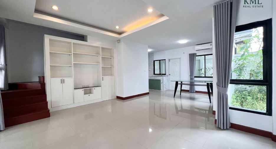 À vendre 2 chambres maison de ville à Bang Lamung, Chonburi