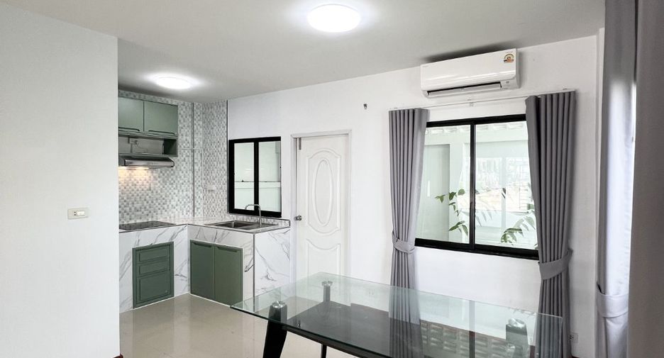 À vendre 2 chambres maison de ville à Bang Lamung, Chonburi