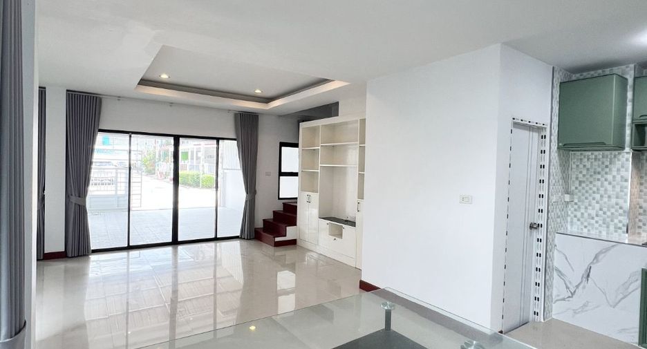 À vendre 2 chambres maison de ville à Bang Lamung, Chonburi