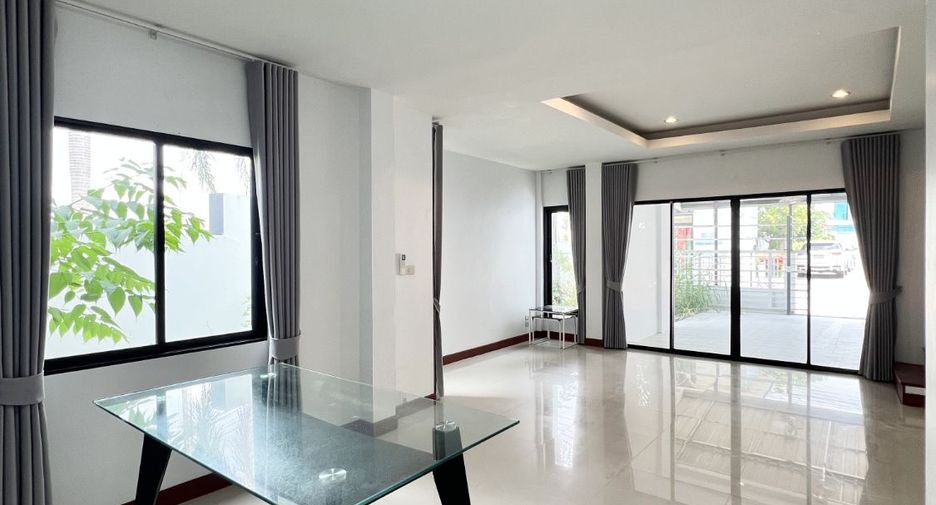 À vendre 2 chambres maison de ville à Bang Lamung, Chonburi