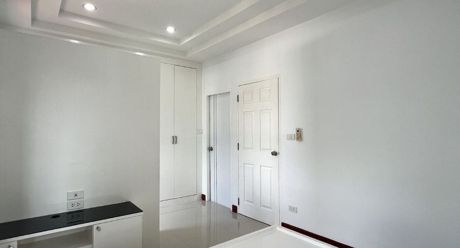 À vendre 2 chambres maison de ville à Bang Lamung, Chonburi