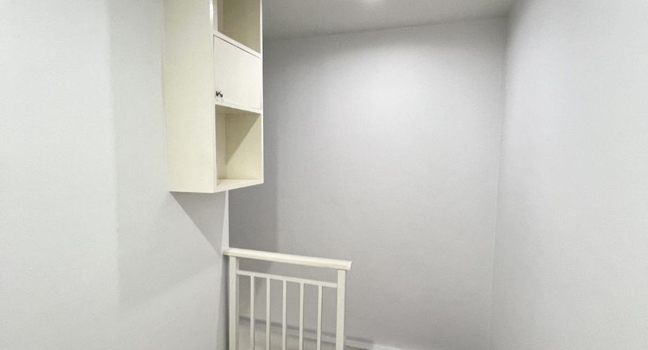 À vendre 2 chambres maison de ville à Bang Lamung, Chonburi