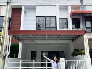 À vendre 3 chambres maison de ville à Bang Lamung, Chonburi