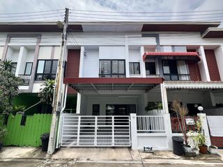 À vendre 3 chambres maison de ville à Bang Lamung, Chonburi