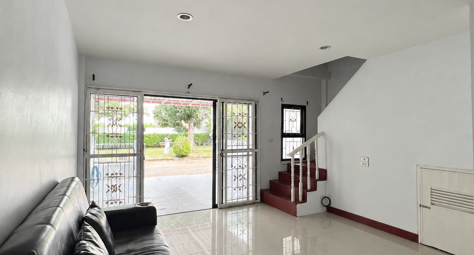 出售 3 卧室 联排别墅 在 Bang Lamung, Chon Buri