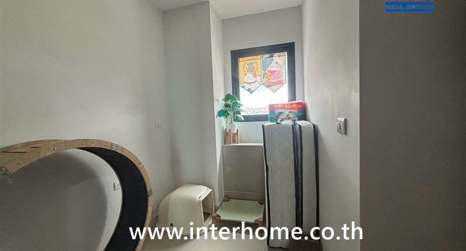 For sale 3 bedrooms townhouse in Sai Mai, Bangkok