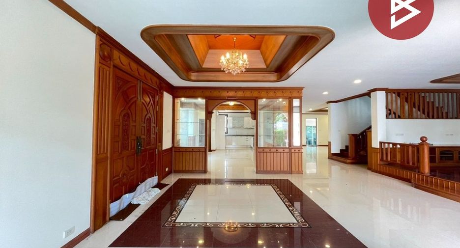Casa en venta de 3 habitaciones en Sam Phran, Nakhon Pathom