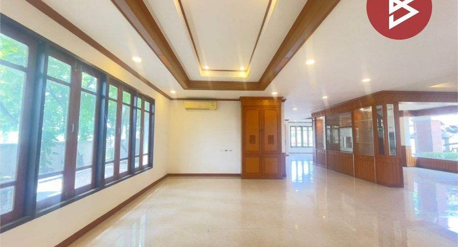 Casa en venta de 3 habitaciones en Sam Phran, Nakhon Pathom