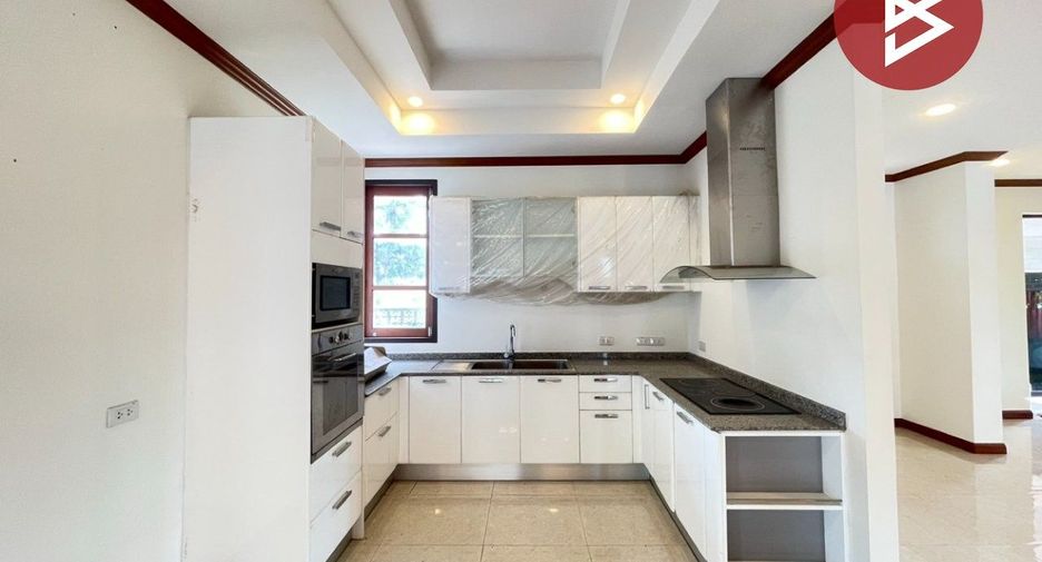 Casa en venta de 3 habitaciones en Sam Phran, Nakhon Pathom
