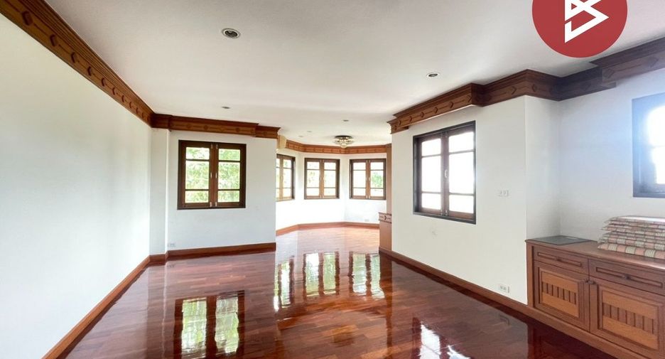 Casa en venta de 3 habitaciones en Sam Phran, Nakhon Pathom