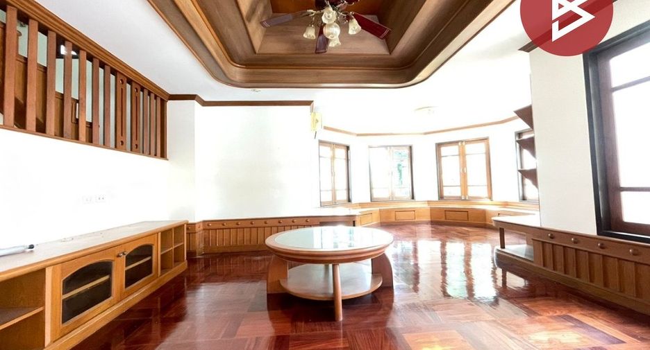 Casa en venta de 3 habitaciones en Sam Phran, Nakhon Pathom