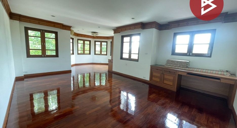 Casa en venta de 3 habitaciones en Sam Phran, Nakhon Pathom