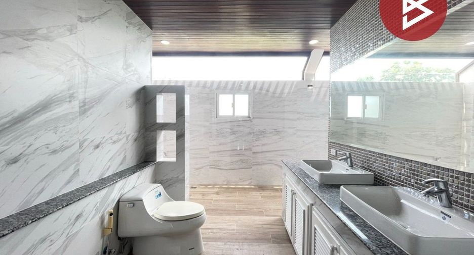 Casa en venta de 3 habitaciones en Sam Phran, Nakhon Pathom