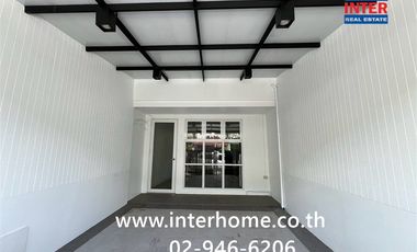 出售 2 卧室 联排别墅 在 Khlong Sam Wa, 曼谷