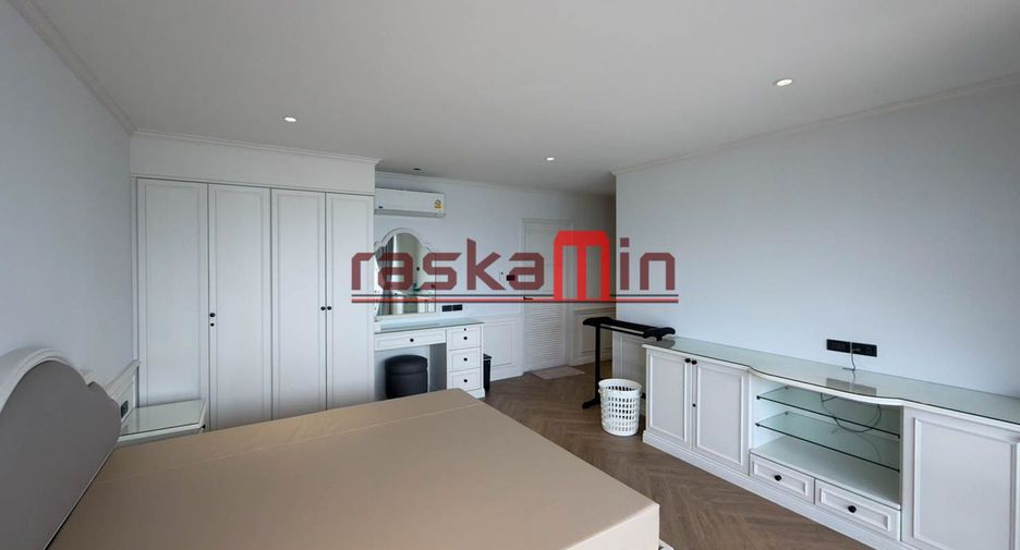 For rent 3 bedrooms condo in Bang Lamung, Chonburi