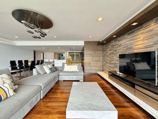 For rent 3 bedrooms condo in Pathum Wan, Bangkok