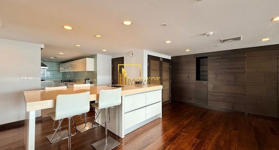 For rent 3 bedrooms condo in Pathum Wan, Bangkok