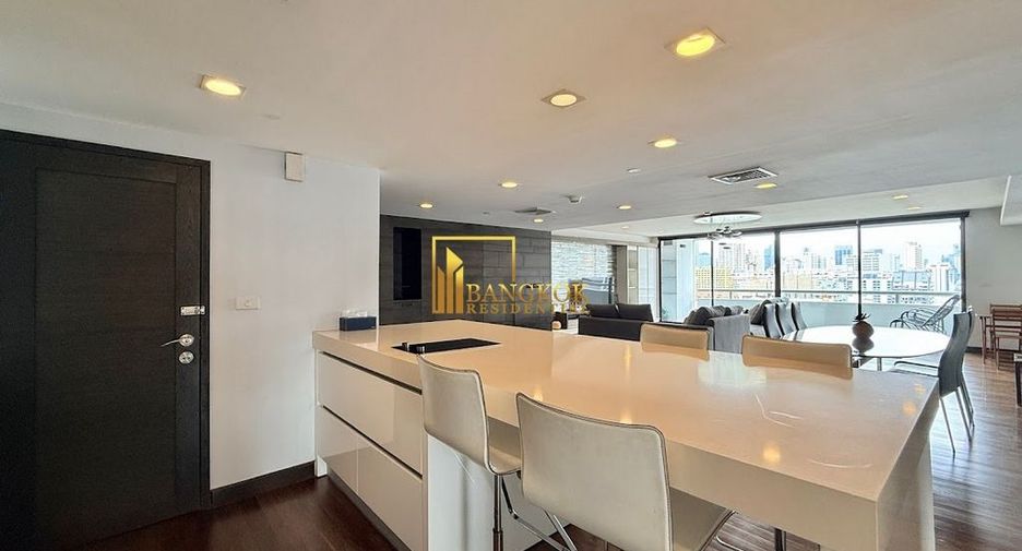 For rent 3 bedrooms condo in Pathum Wan, Bangkok
