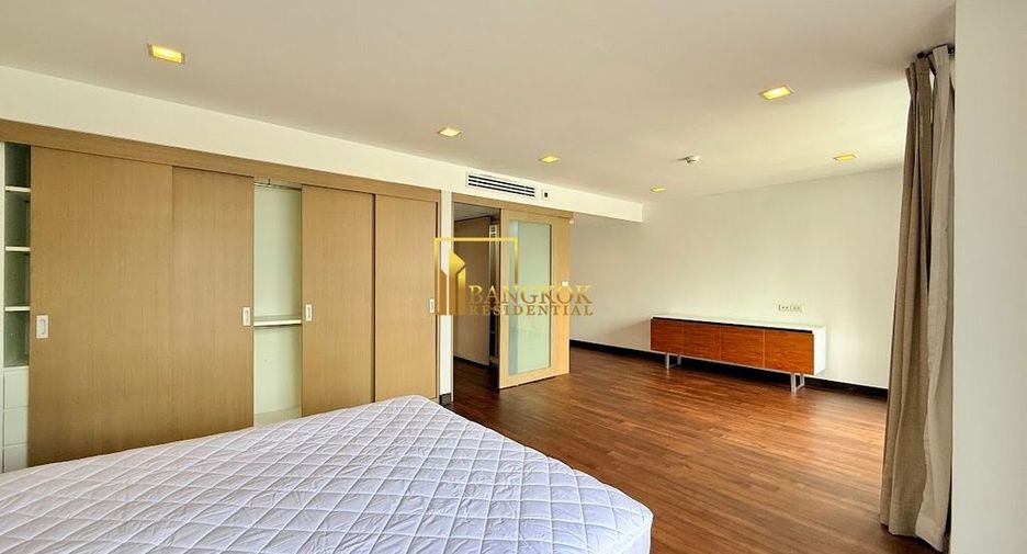 For rent 3 bedrooms condo in Pathum Wan, Bangkok