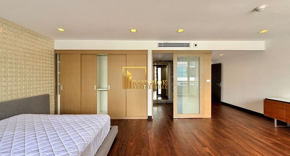 For rent 3 bedrooms condo in Pathum Wan, Bangkok