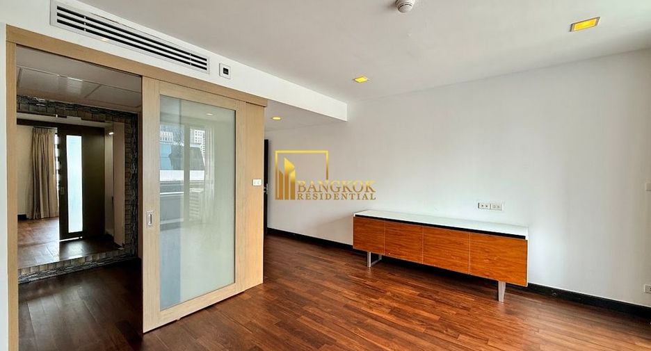 For rent 3 bedrooms condo in Pathum Wan, Bangkok