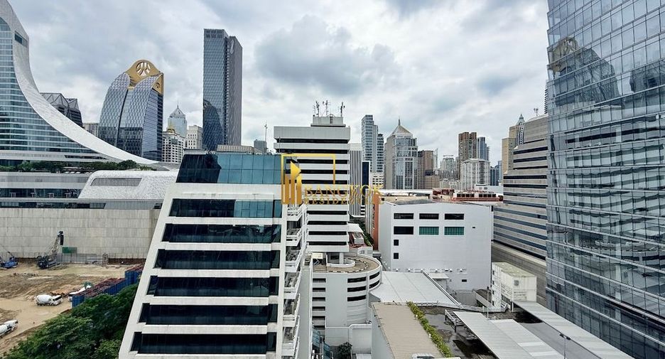 For rent 3 bedrooms condo in Pathum Wan, Bangkok