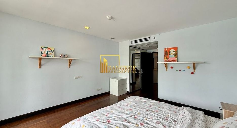 For rent 3 bedrooms condo in Pathum Wan, Bangkok