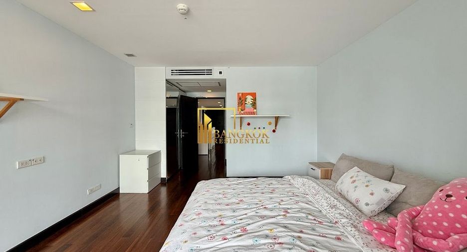 For rent 3 bedrooms condo in Pathum Wan, Bangkok