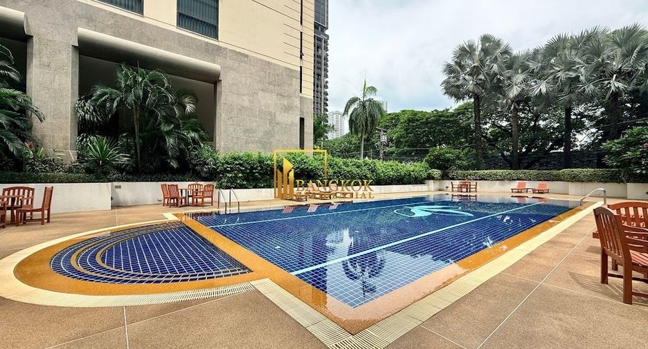 For rent 3 bedrooms condo in Pathum Wan, Bangkok