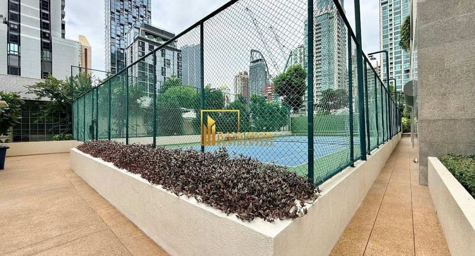 For rent 3 bedrooms condo in Pathum Wan, Bangkok